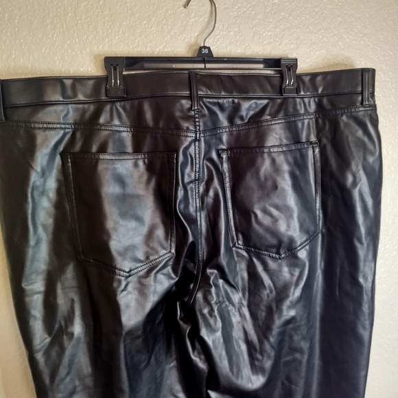 NWT Abercrombie & Fitch Vegan Leather 90s Relaxed straight Pant sz 24W - Picture 8 of 10